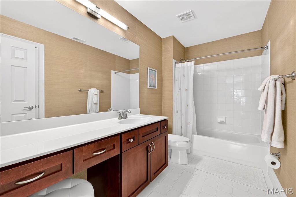 258 Meadowbrook Country Club Estate