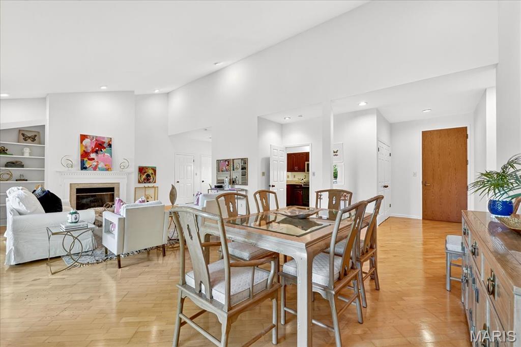155 N Hanley Road Unit: 305