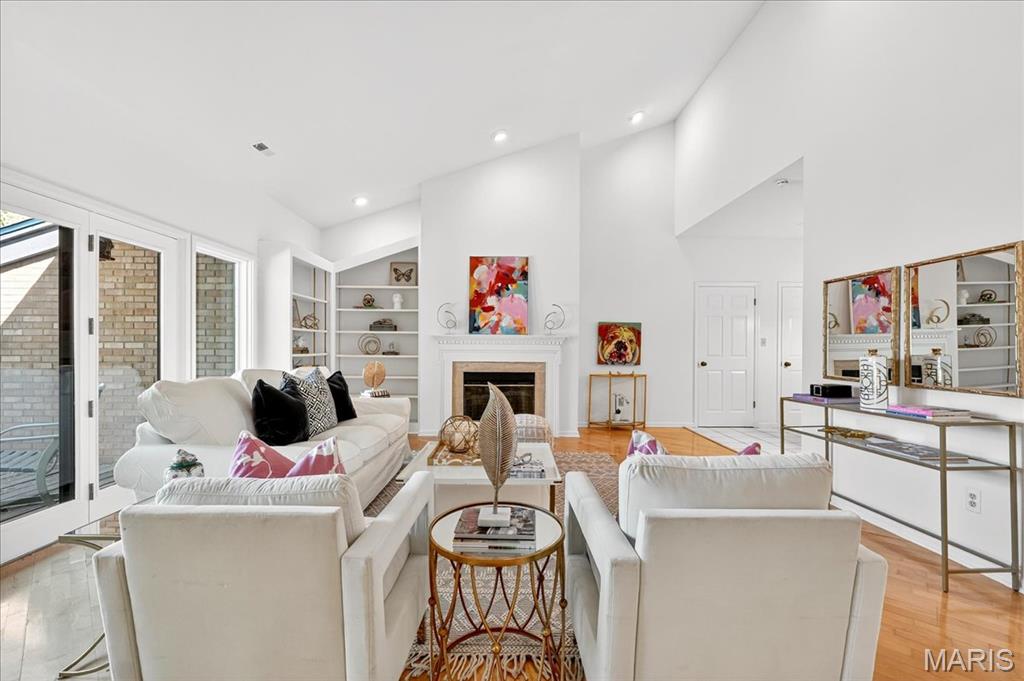 155 N Hanley Road Unit: 305
