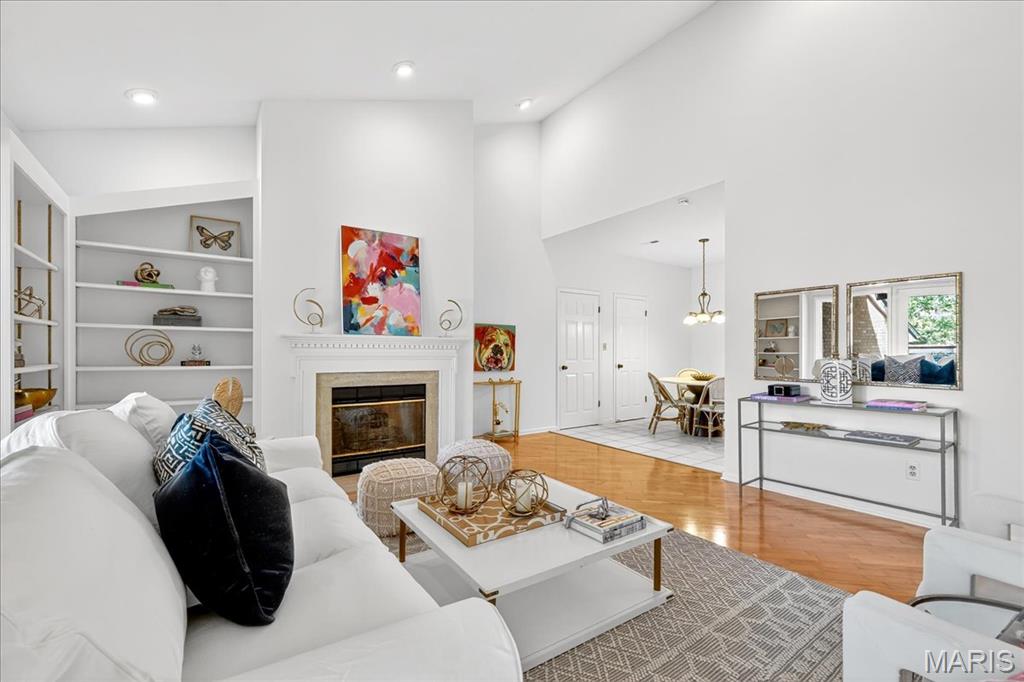 155 N Hanley Road Unit: 305