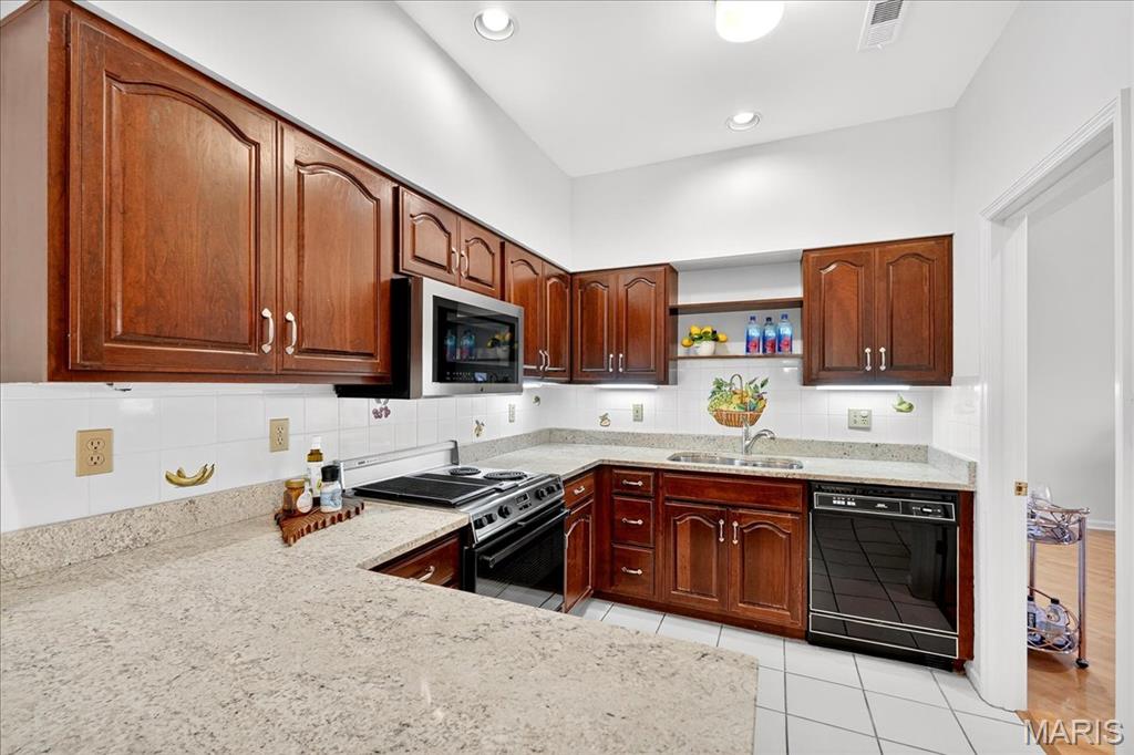 155 N Hanley Road Unit: 305