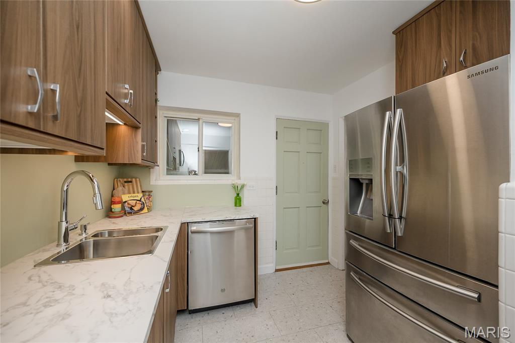 9838 Oak Haven Avenue