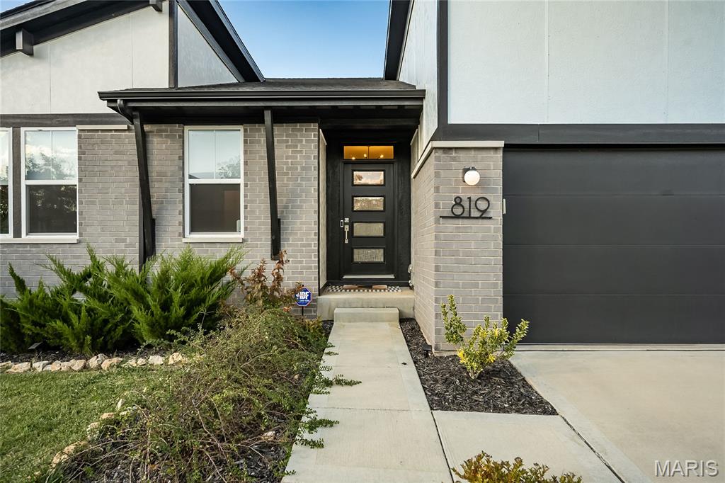 819 Upland Loop