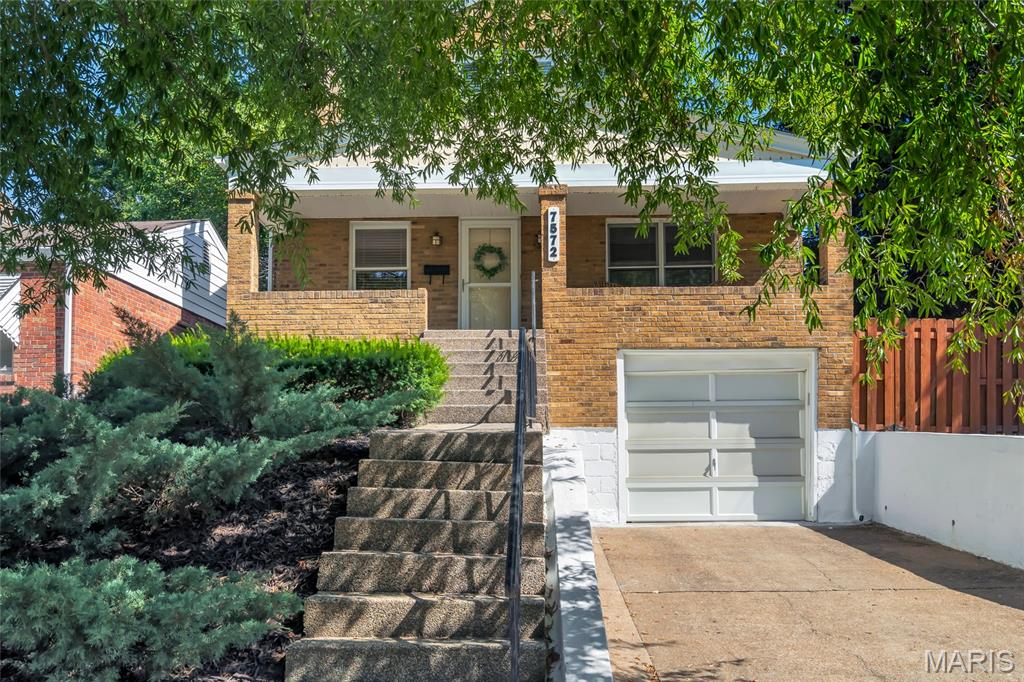 7572 Hiawatha Avenue