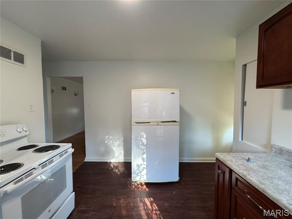 8 Oakwood Avenue