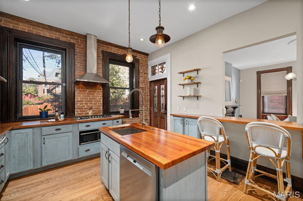 3629 Russell Boulevard