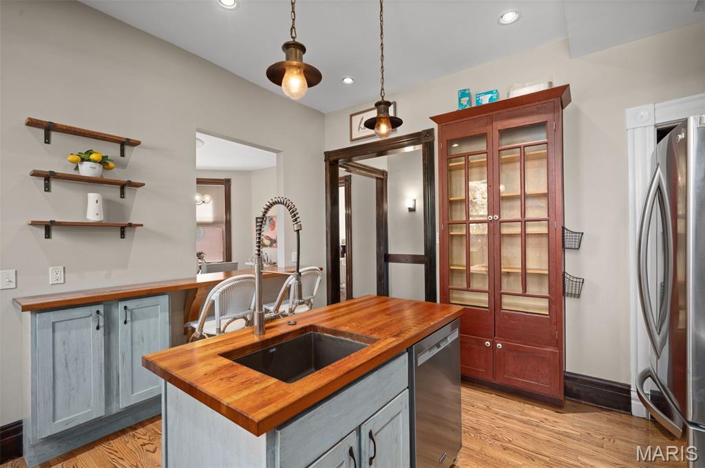 3629 Russell Boulevard