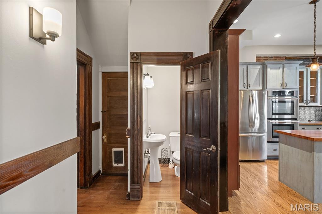 3629 Russell Boulevard