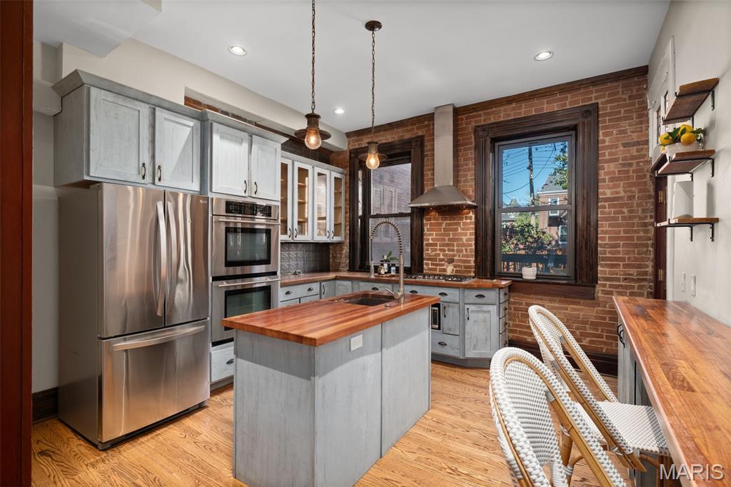 3629 Russell Boulevard