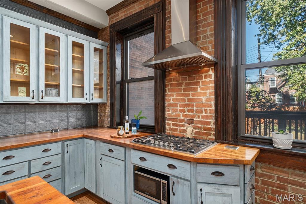 3629 Russell Boulevard