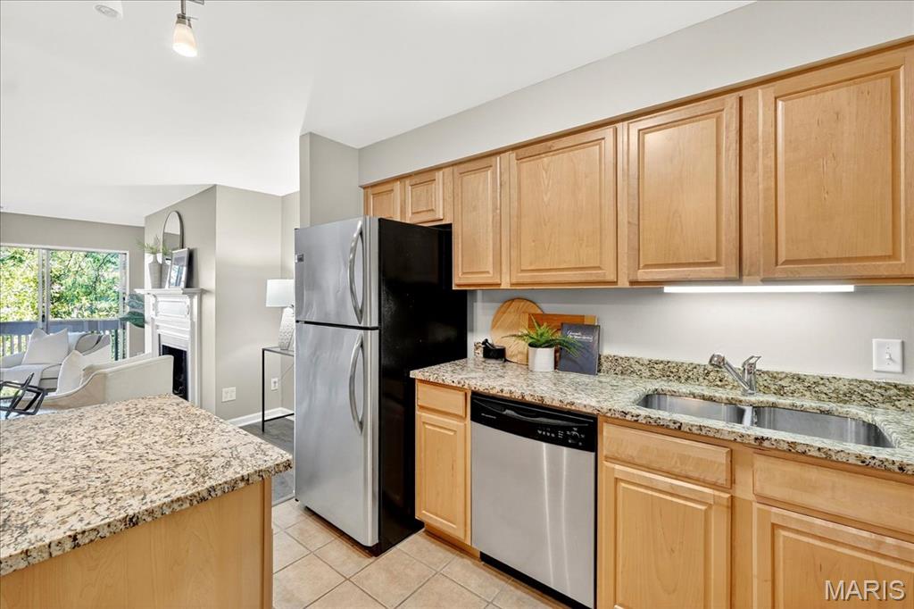 950 E East Rue De La Banque Unit: 208