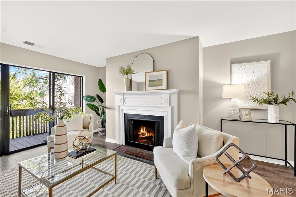 950 E East Rue De La Banque Unit: 208