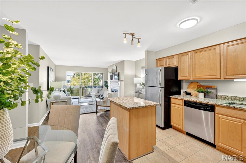 950 E East Rue De La Banque Unit: 208