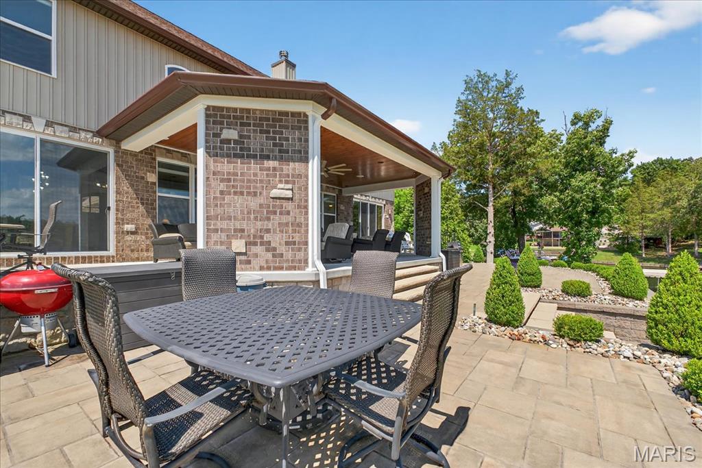 6020 N Lakeshore Drive