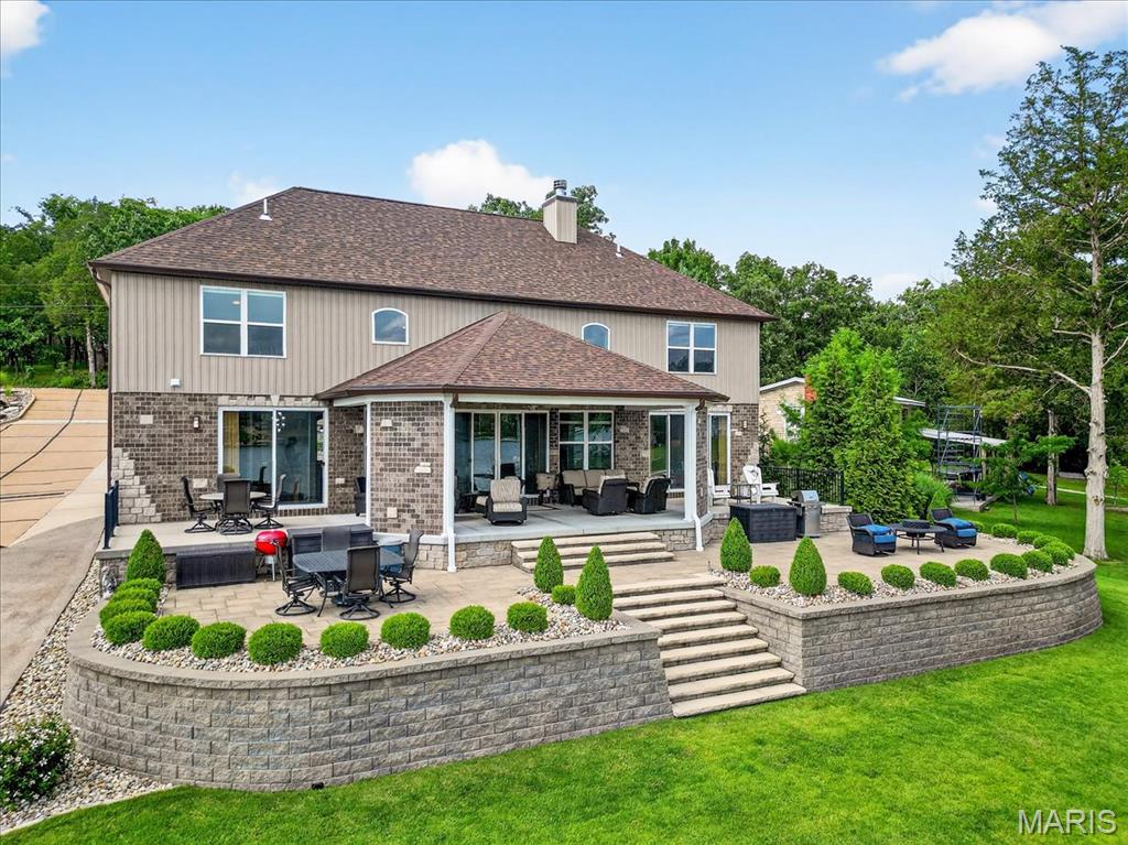 6020 N Lakeshore Drive