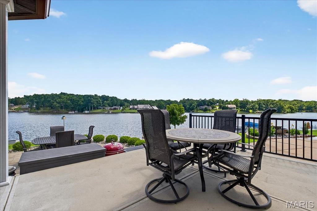 6020 N Lakeshore Drive