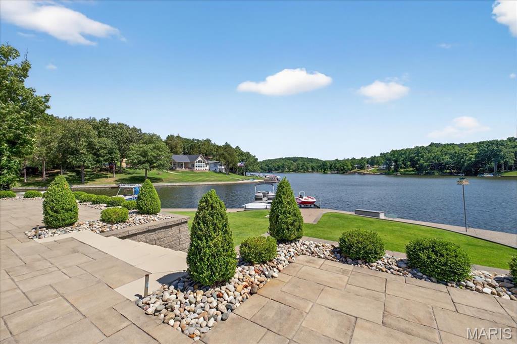 6020 N Lakeshore Drive
