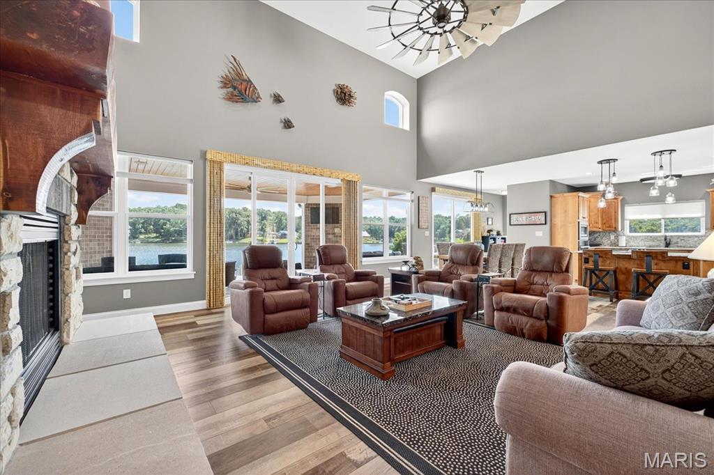 6020 N Lakeshore Drive
