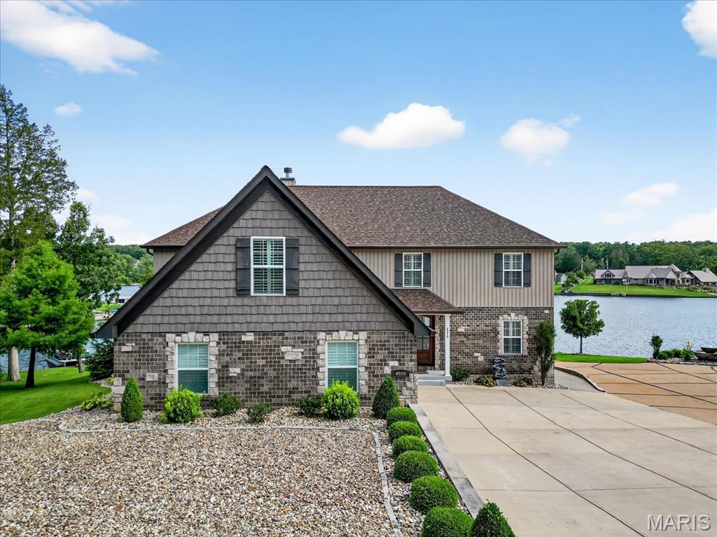 6020 N Lakeshore Drive