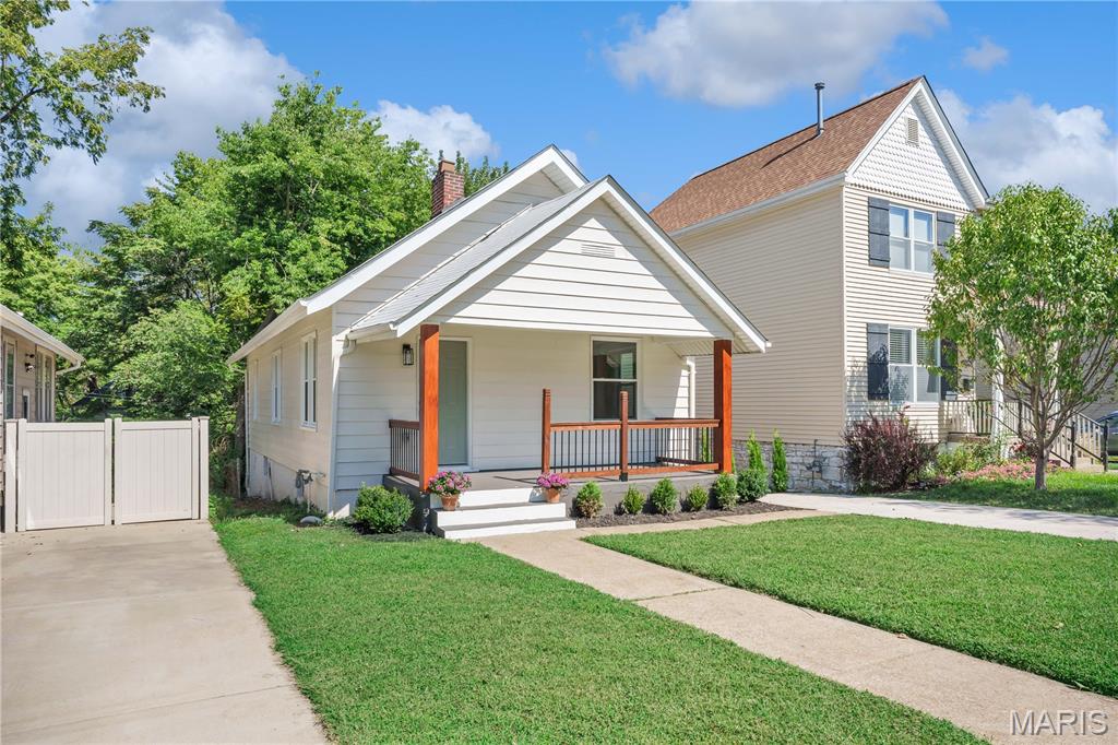 6215 Columbia Avenue