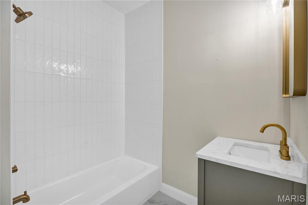 6215 Columbia Avenue