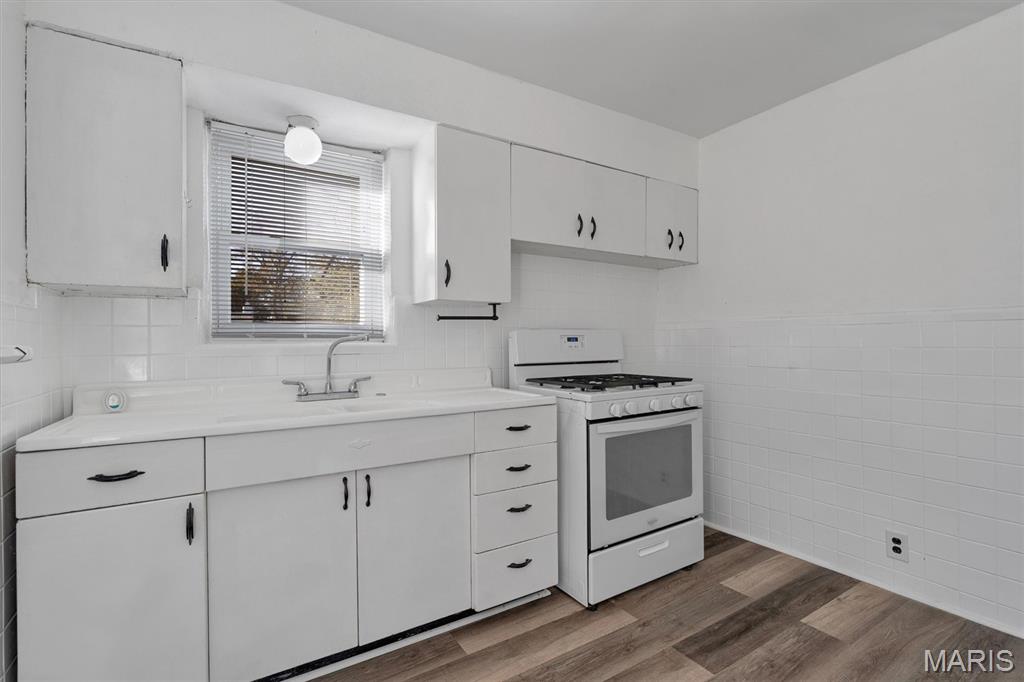 1059 North And South Road