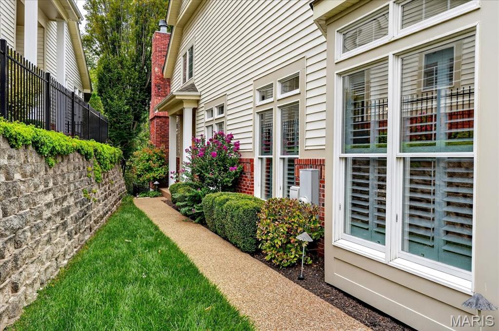 735 Stonebluff Court