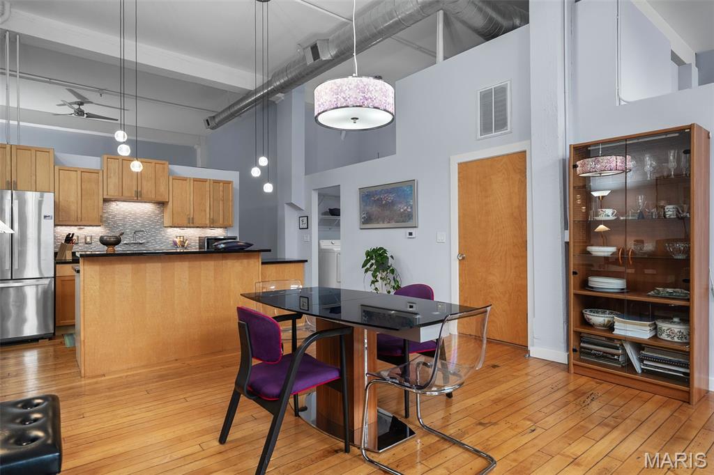 4242 Laclede Avenue Unit: 106