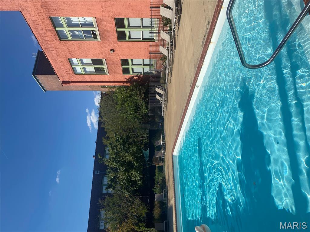 4242 Laclede Avenue Unit: 106