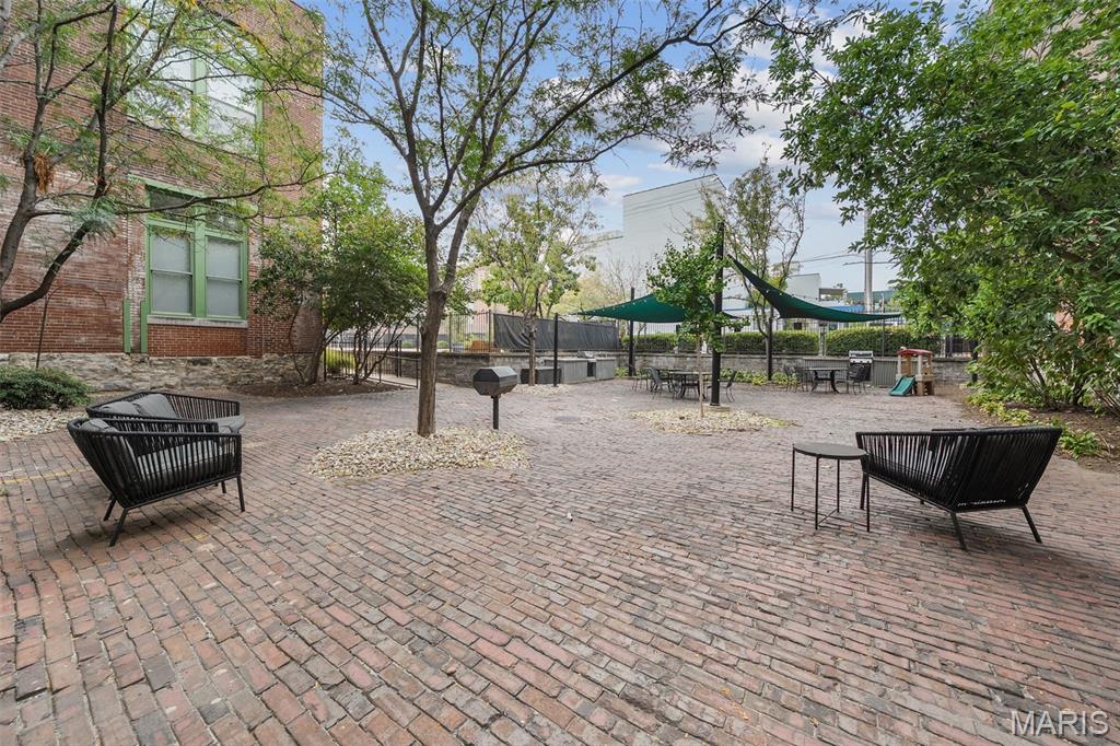 4242 Laclede Avenue Unit: 106