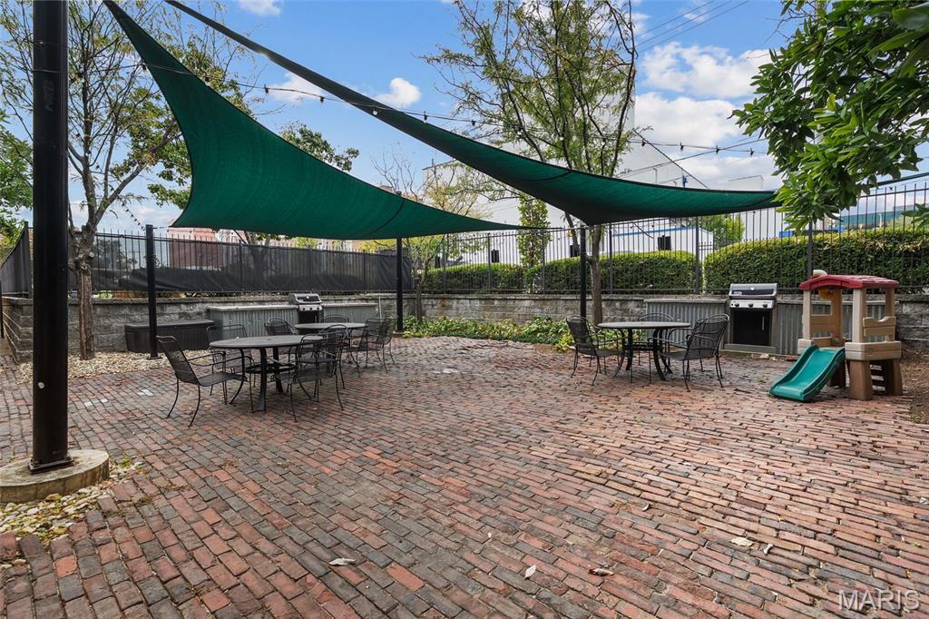4242 Laclede Avenue Unit: 106