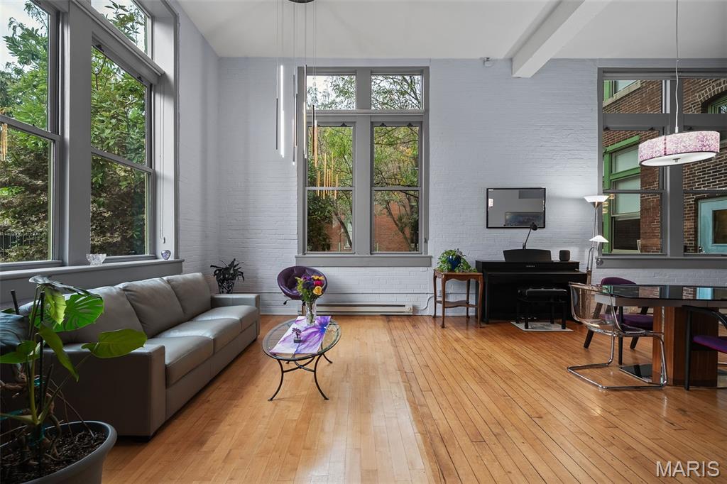 4242 Laclede Avenue Unit: 106