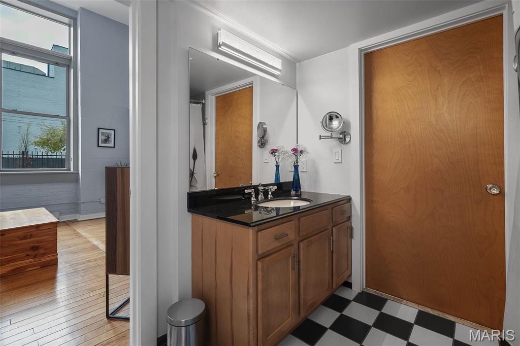 4242 Laclede Avenue Unit: 106