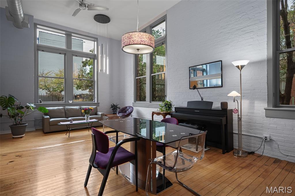 4242 Laclede Avenue Unit: 106