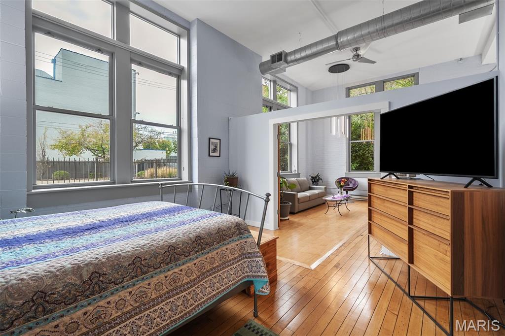 4242 Laclede Avenue Unit: 106