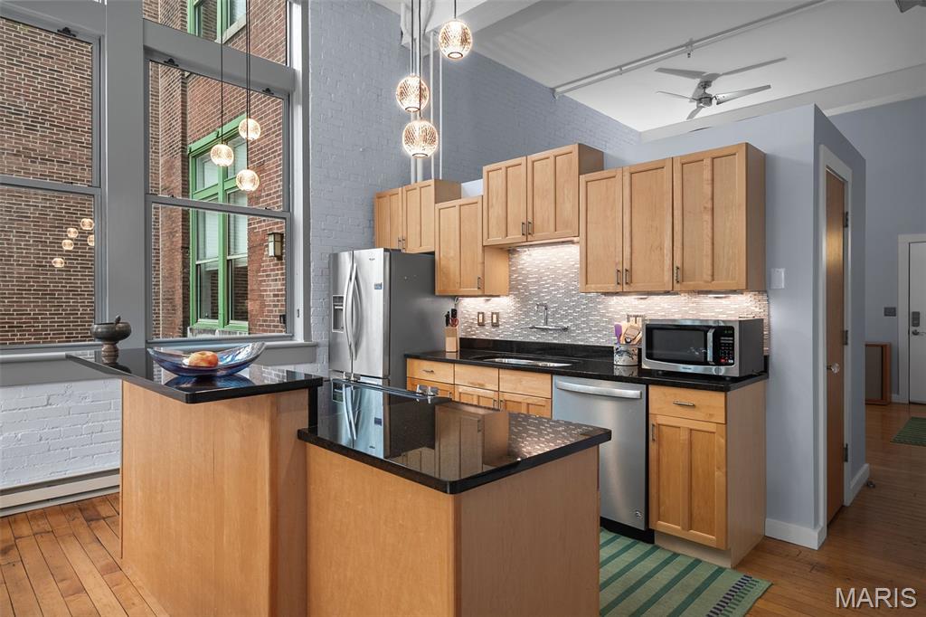 4242 Laclede Avenue Unit: 106