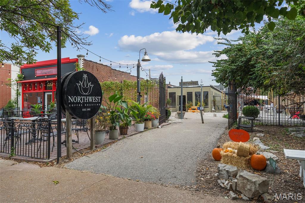 4242 Laclede Avenue Unit: 106