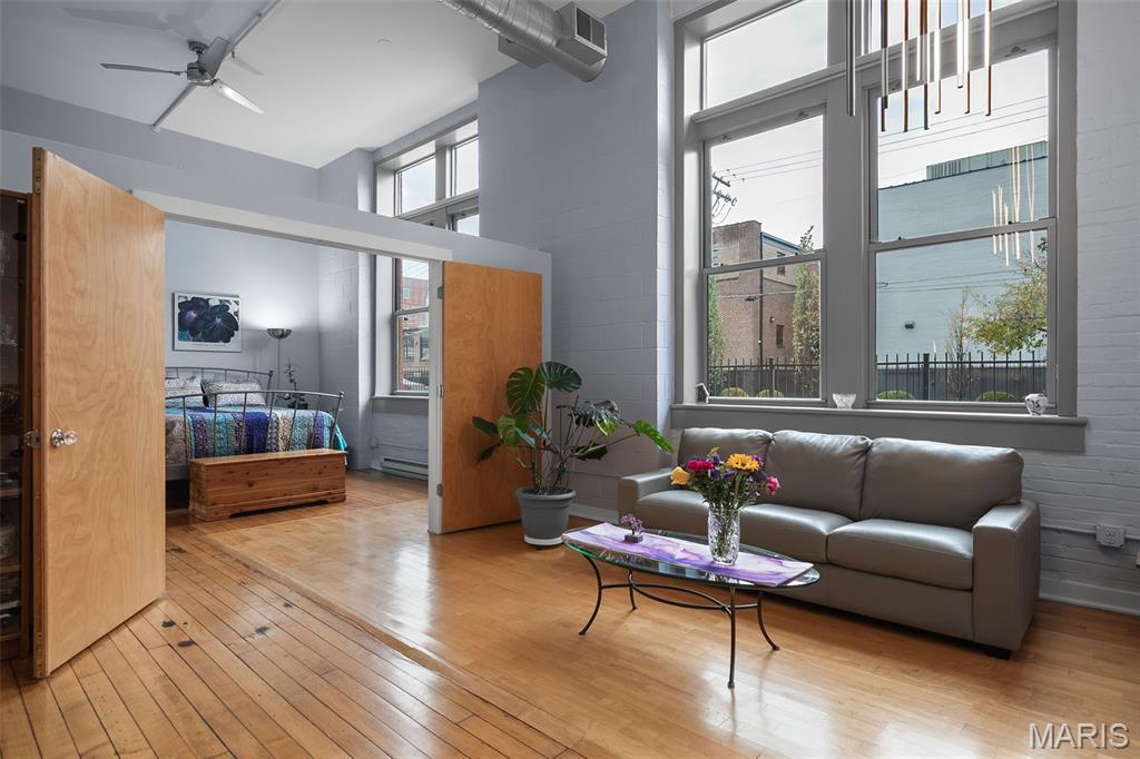 4242 Laclede Avenue Unit: 106