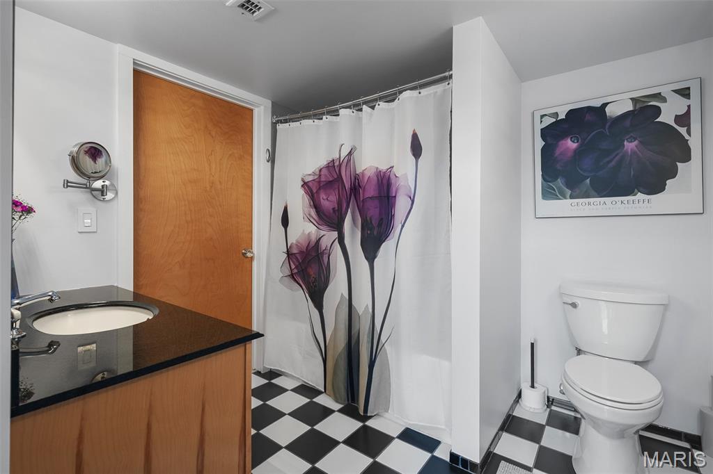 4242 Laclede Avenue Unit: 106