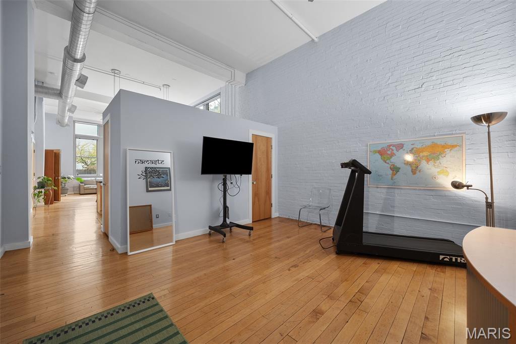 4242 Laclede Avenue Unit: 106