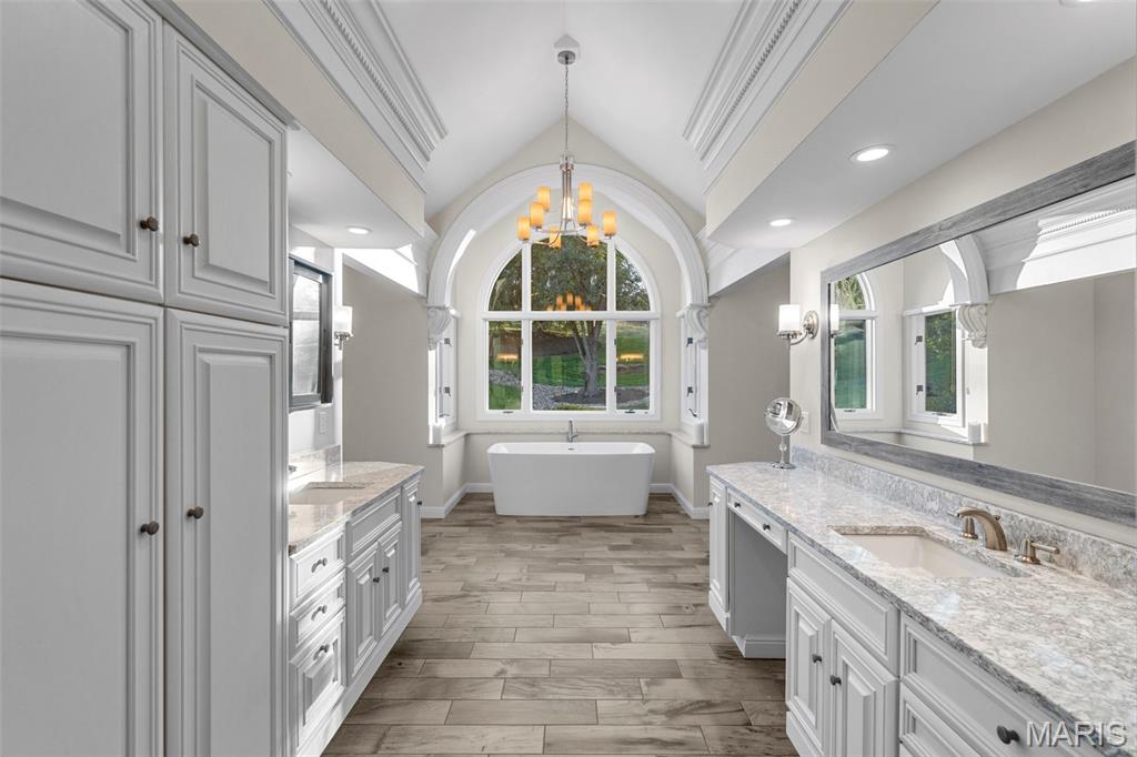 17417 Summit View Place Lane