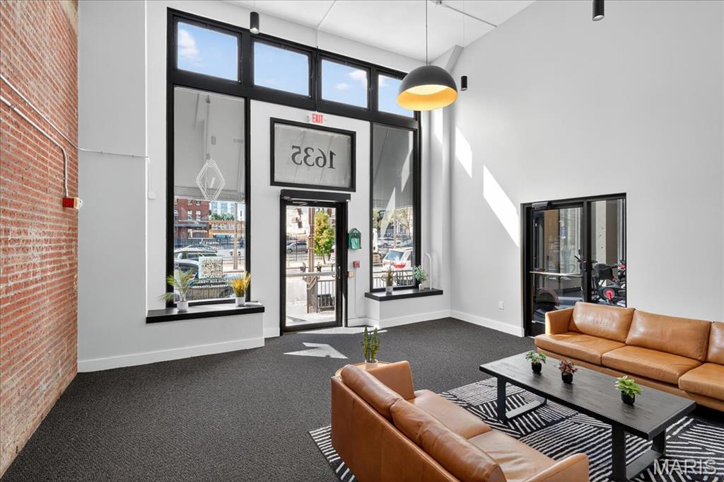 1635 Washington Avenue Unit: 901