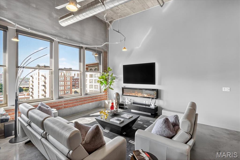 1635 Washington Avenue Unit: 901