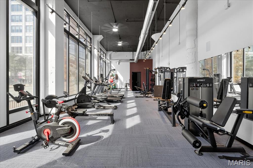 1635 Washington Avenue Unit: 901