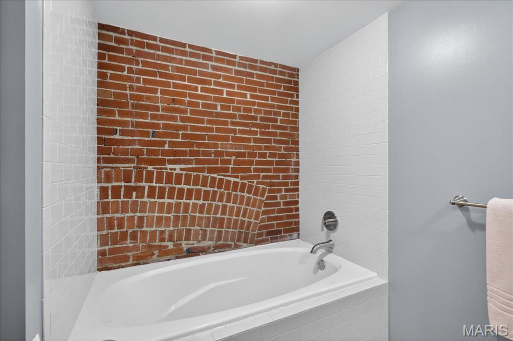 1635 Washington Avenue Unit: 901