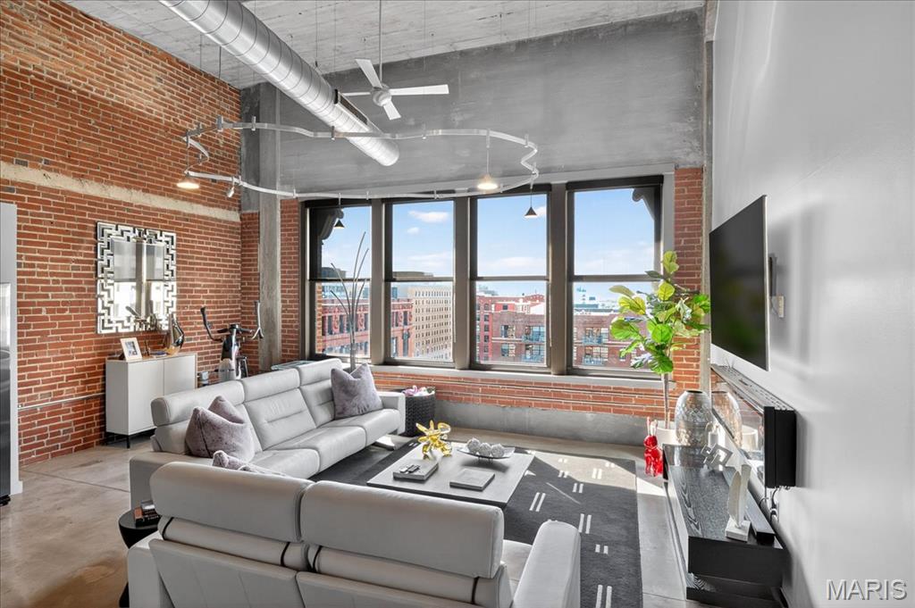 1635 Washington Avenue Unit: 901