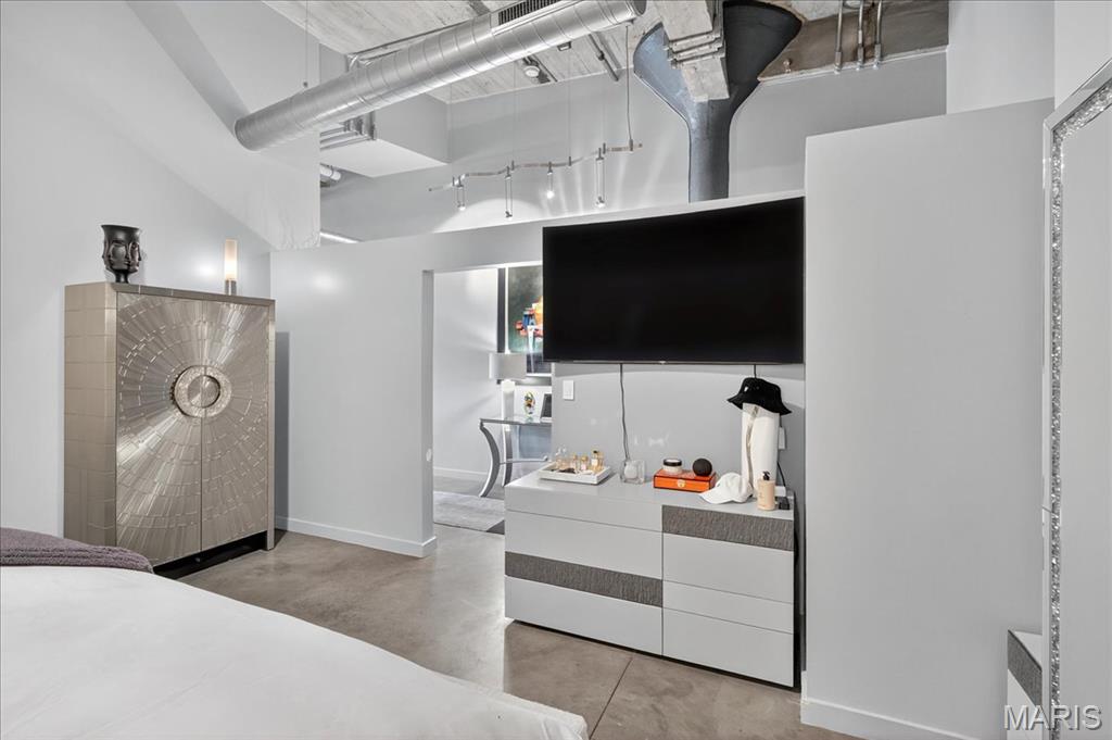 1635 Washington Avenue Unit: 901
