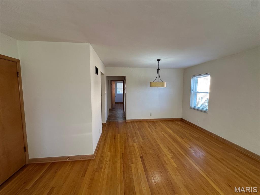 5001 Winona Avenue Unit: 2nd Floor