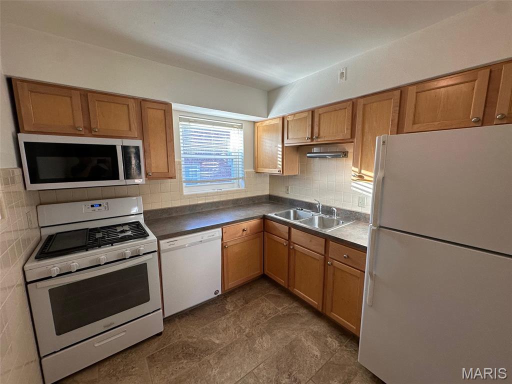 5001 Winona Avenue Unit: 2nd Floor