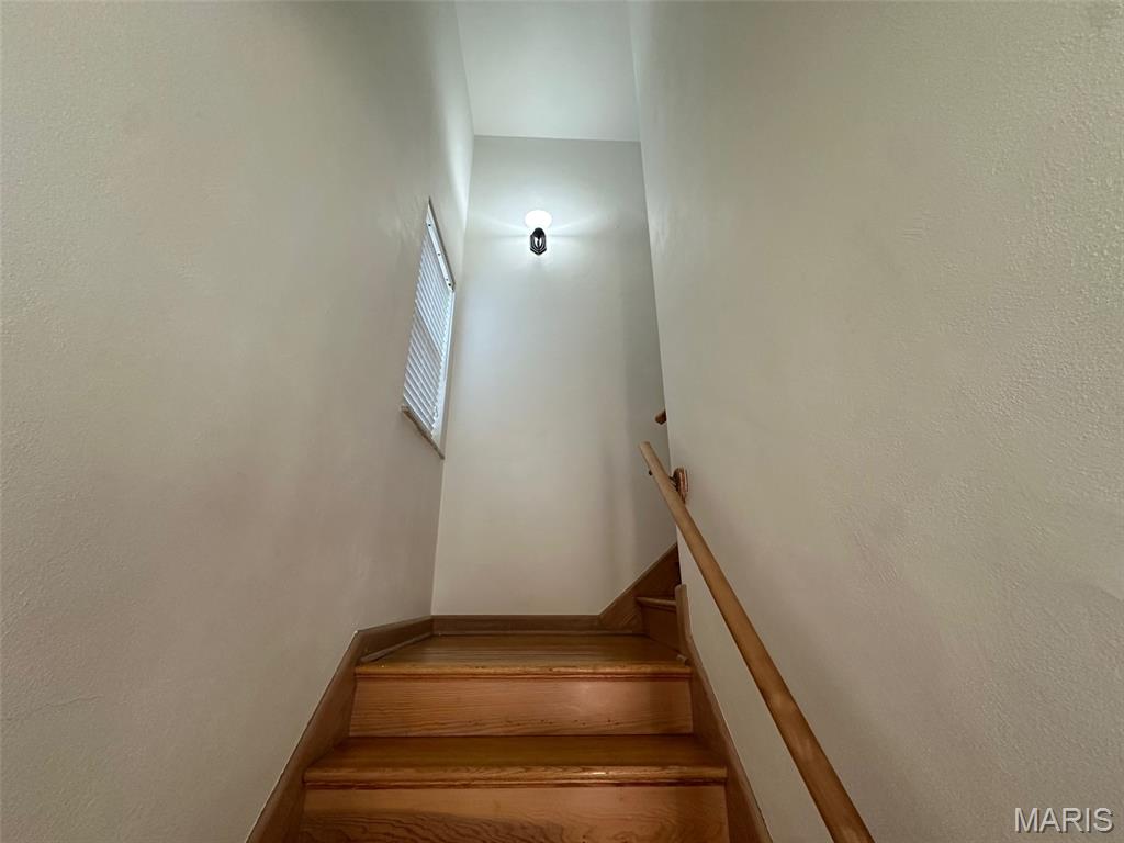 5001 Winona Avenue Unit: 2nd Floor